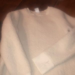 Sherpa sweatshirt with finger holes